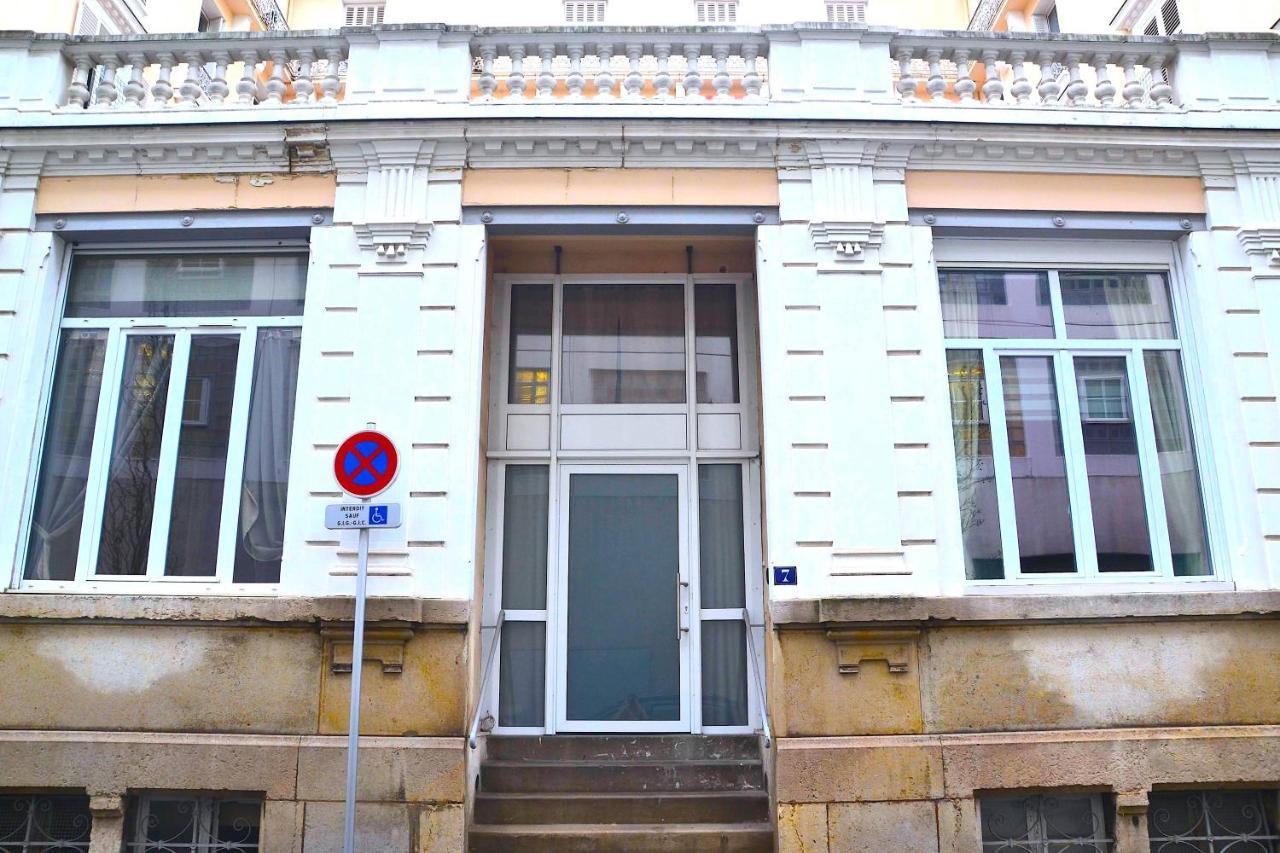 R-Seven - Cosy - Bien Situe Apartment Виши Екстериор снимка